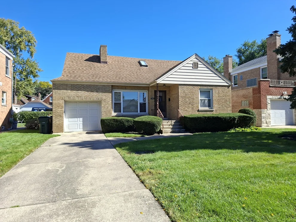 Unit for sale at 6631 N Saint Louis Avenue, Lincolnwood, IL 60712