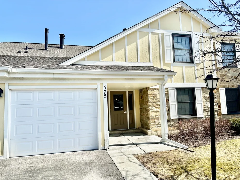 Unit for sale at 575 Greystone Lane, Wheeling, IL 60090
