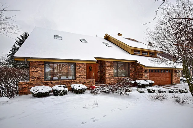 Unit for sale at 8021 Sawmill Creek Drive, DARIEN, IL 60561