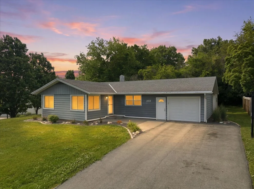 Unit for sale at 203 Highview Drive, Eureka, IL 61530