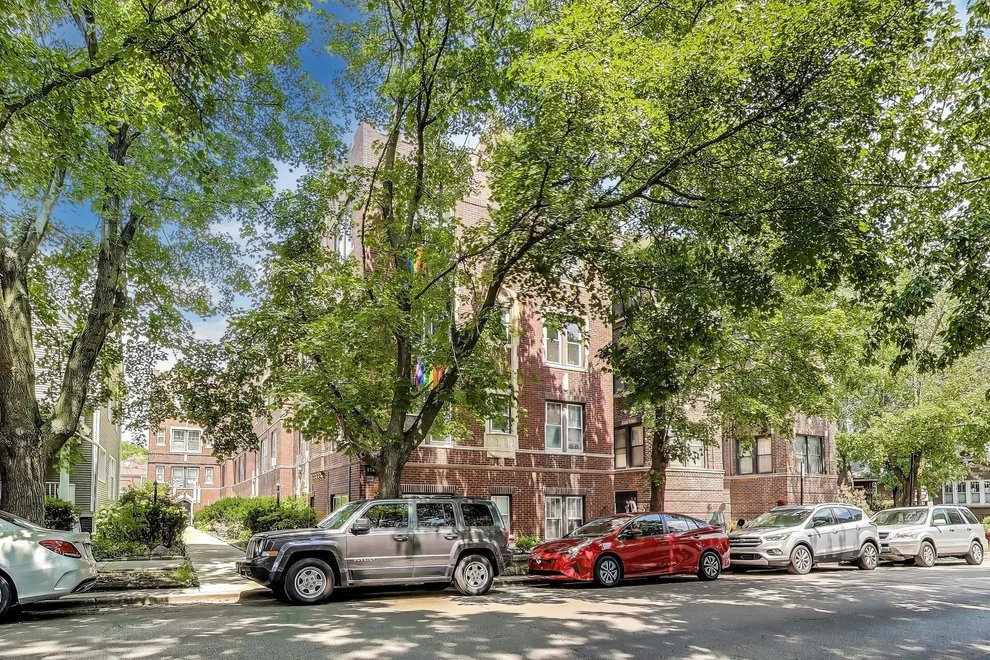 Unit for sale at 1750 W GRANVILLE Avenue, Chicago, IL 60660