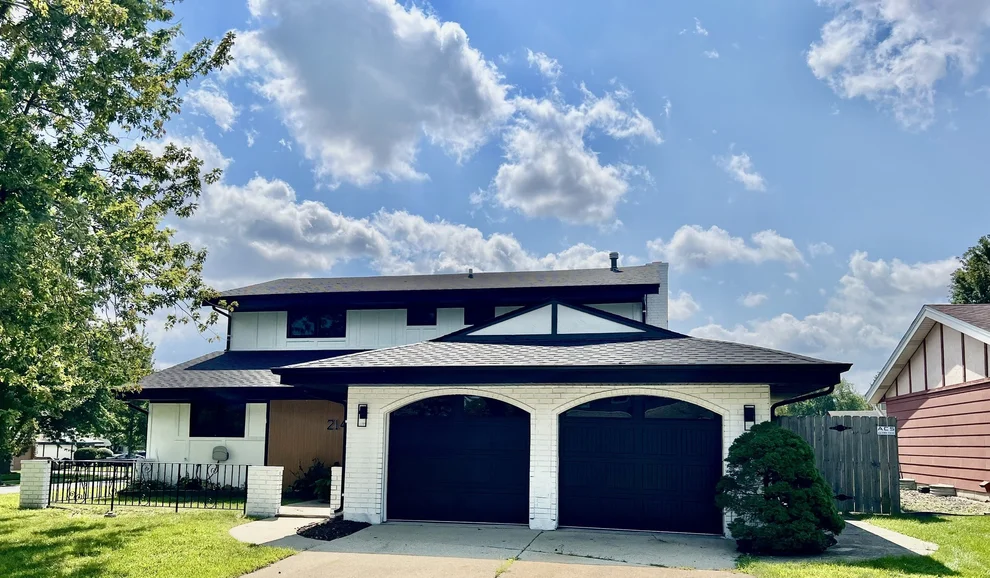 Unit for sale at 214 Cambridge Lane, Bloomingdale, IL 60108