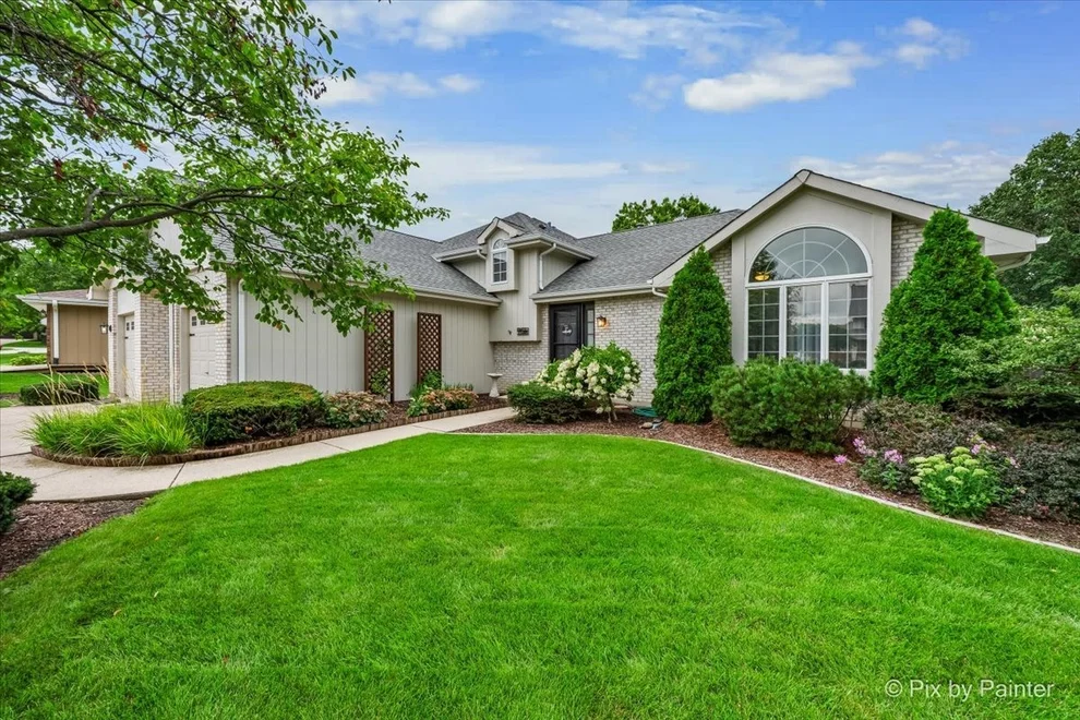 Unit for sale at 708 Ravinia Drive, Shorewood, IL 60404