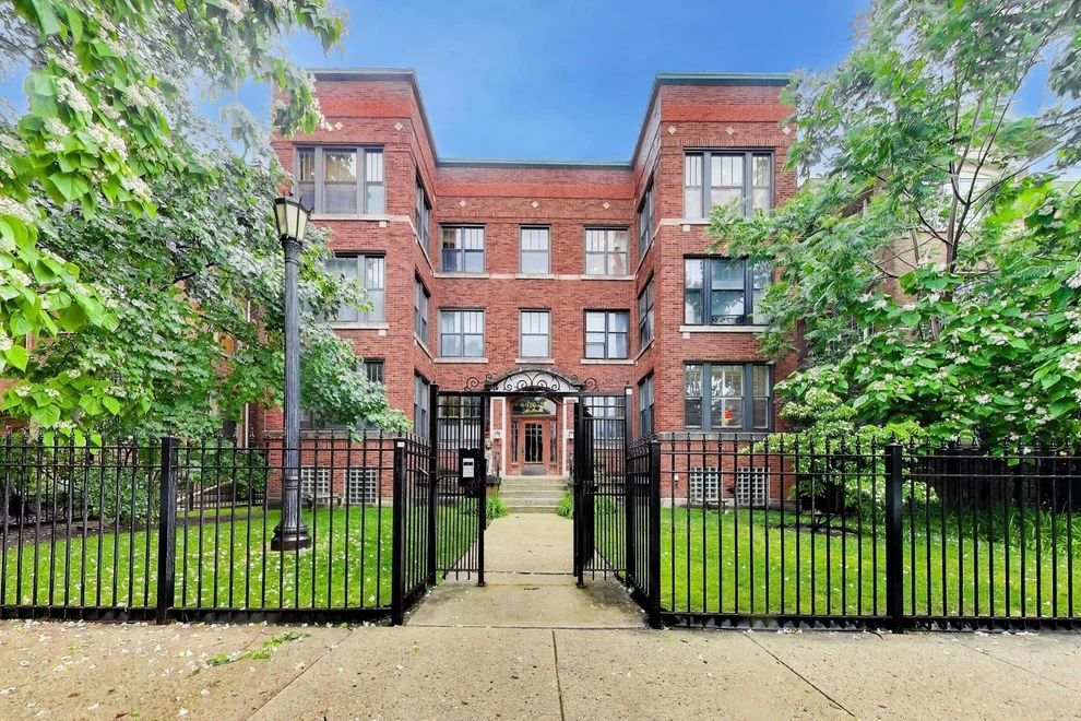 Unit for sale at 4428 N Malden Street, Chicago, IL 60640