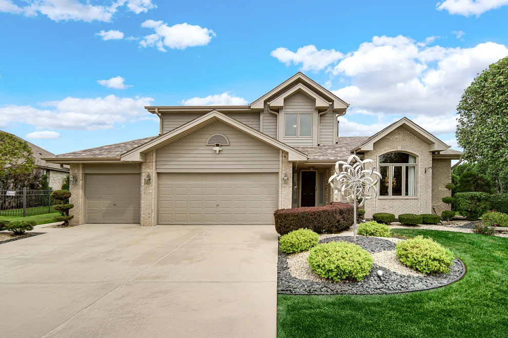 Unit for sale at 8544 Meadows Edge Trail, Tinley Park, IL 60487