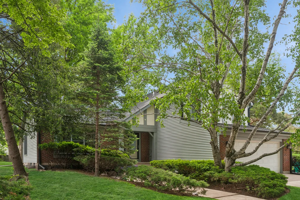 Unit for sale at 499 Highland Grove Drive, Buffalo Grove, IL 60089
