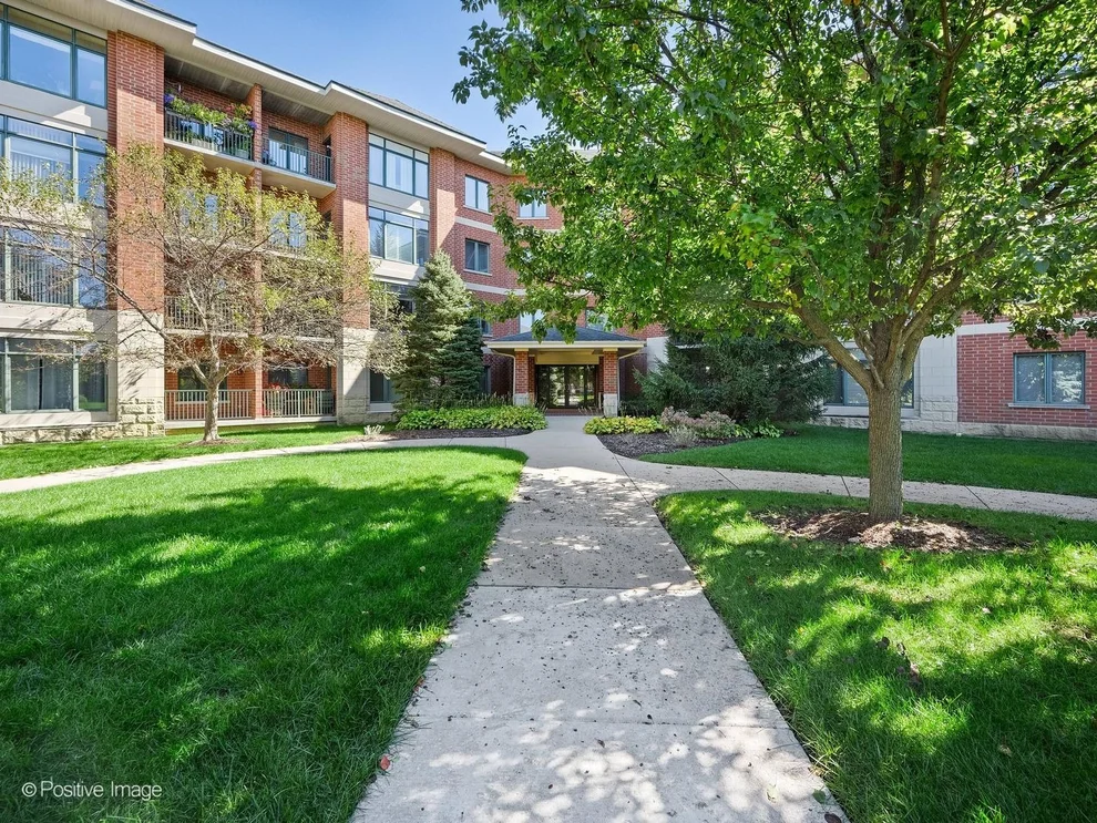 Unit for sale at 855 E 22nd Street, Lombard, IL 60148