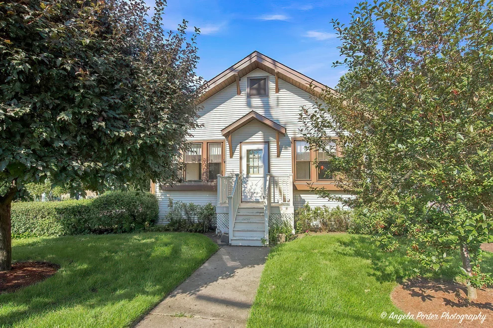 Unit for sale at 204 N Archer Avenue, Mundelein, IL 60060