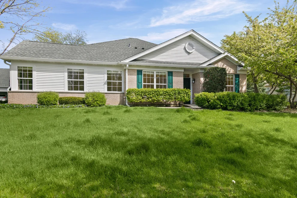 Unit for sale at 104 Enfield Lane, Grayslake, IL 60030
