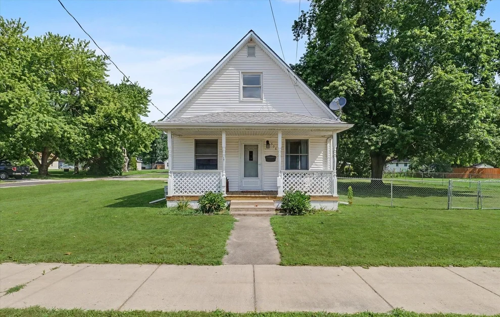 Unit for sale at 708 W Water Street, Farmer City, IL 61842