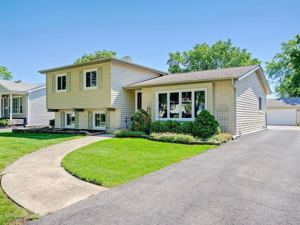 Unit for sale at 637 N Ellsworth Avenue, Addison, IL 60101