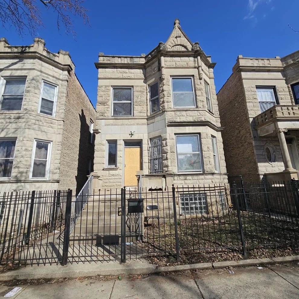 Unit for sale at 3834 W Monroe Street, Chicago, IL 60624