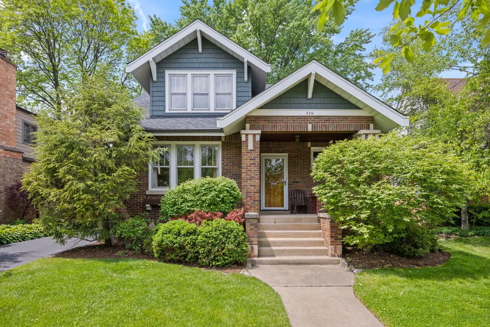 Unit for sale at 226 S Walnut Avenue, Arlington Heights, IL 60005