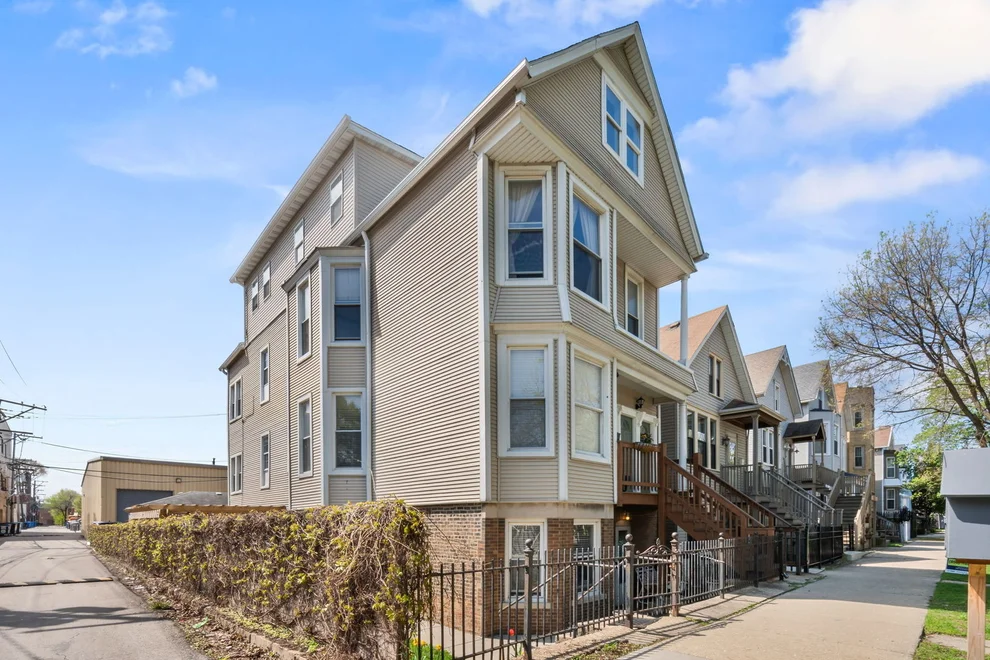 Unit for sale at 2317 W Barry Avenue, Chicago, IL 60618