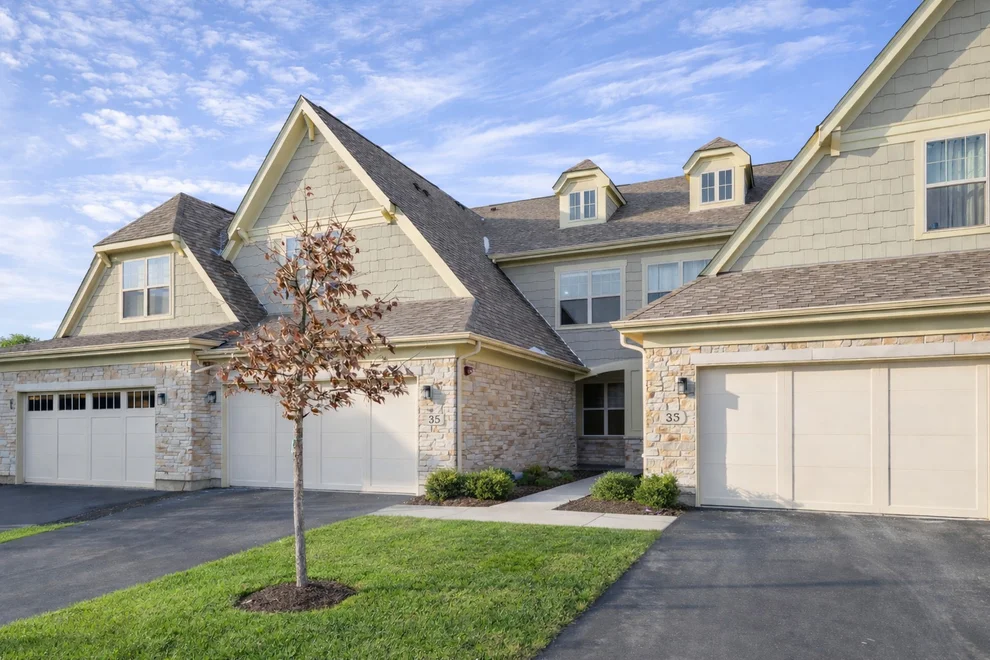 Unit for sale at 35 Woodland Trail, Lincolnshire, IL 60069