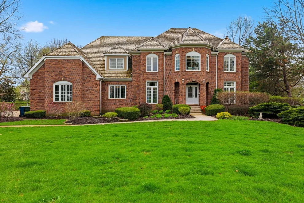 Unit for sale at 5701 Churchill Lane, Libertyville, IL 60048