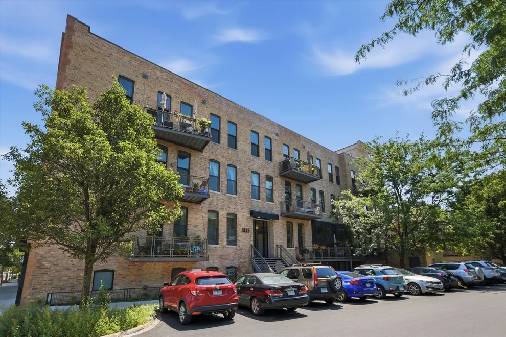 Unit for sale at 3133 N Lakewood Avenue, Chicago, IL 60657
