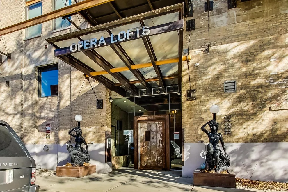 Unit for sale at 2545 S DEARBORN Street, Chicago, IL 60616
