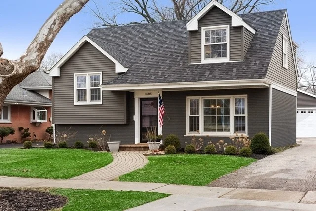 Unit for sale at 1605 S Greenwood Avenue, Park Ridge, IL 60068