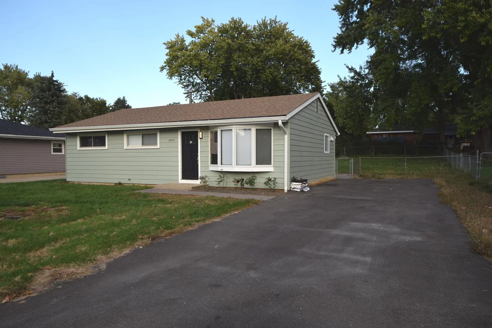 Unit for sale at 2408 Driftwood Drive, Holiday Hills, IL 60051