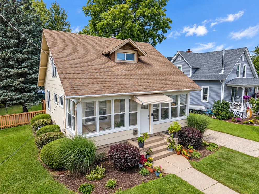 Unit for sale at 445 Pleasant Street, Woodstock, IL 60098