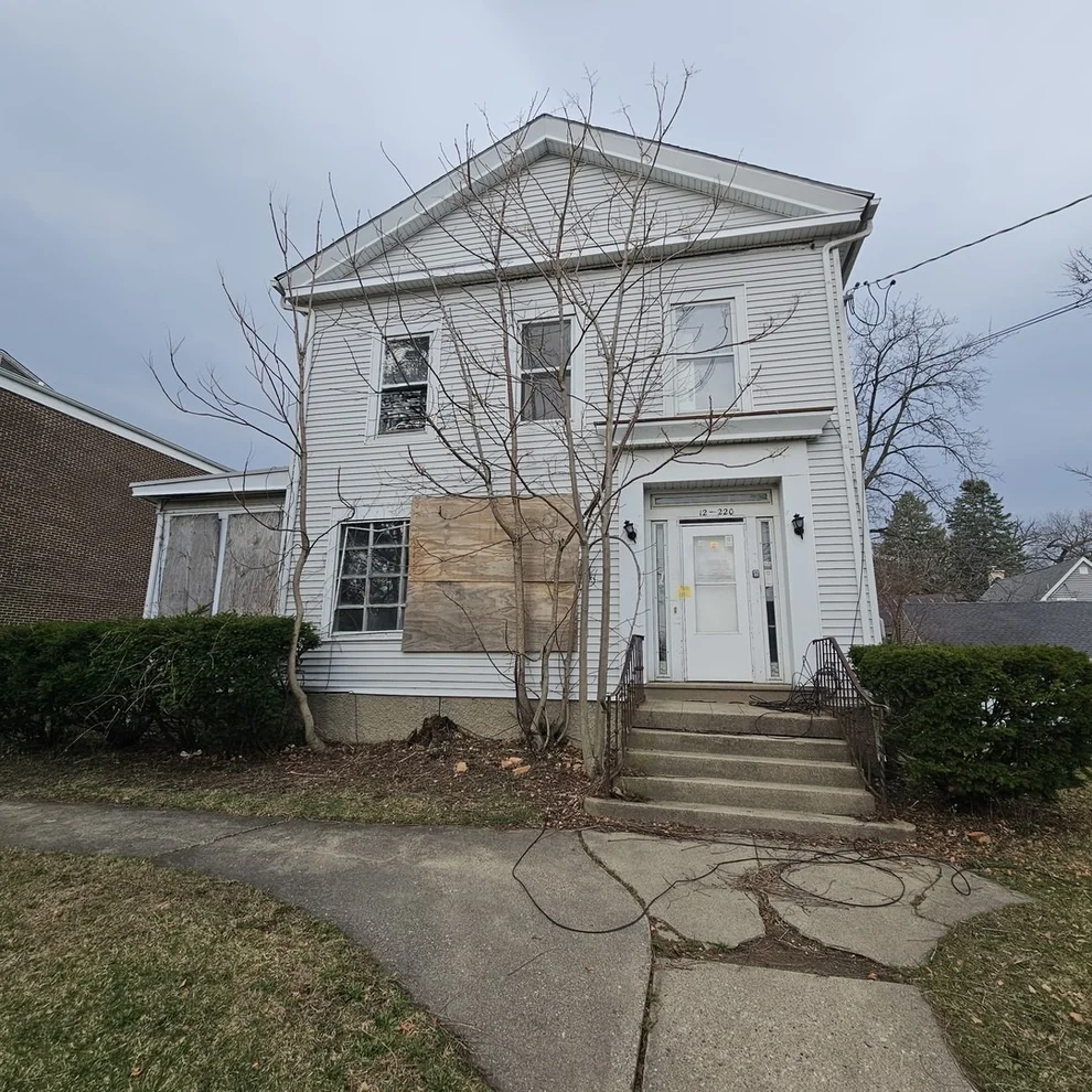 Unit for sale at 212 S Tryon Street, Woodstock, IL 60098