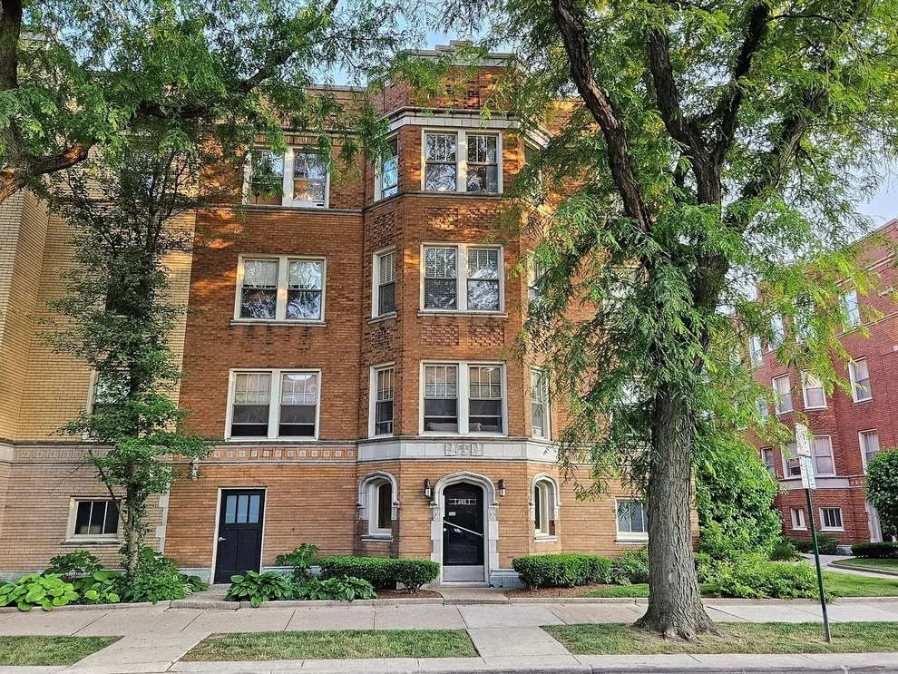 Unit for sale at 605 Washington Boulevard, Oak Park, IL 60302