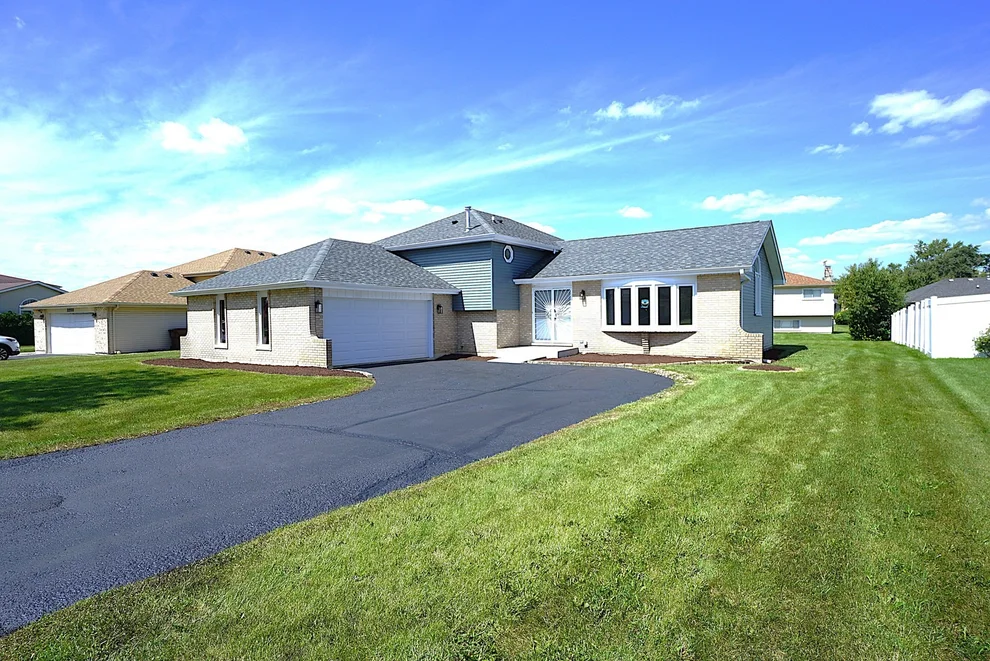 Unit for sale at 22520 Crescent Way, Richton Park, IL 60471