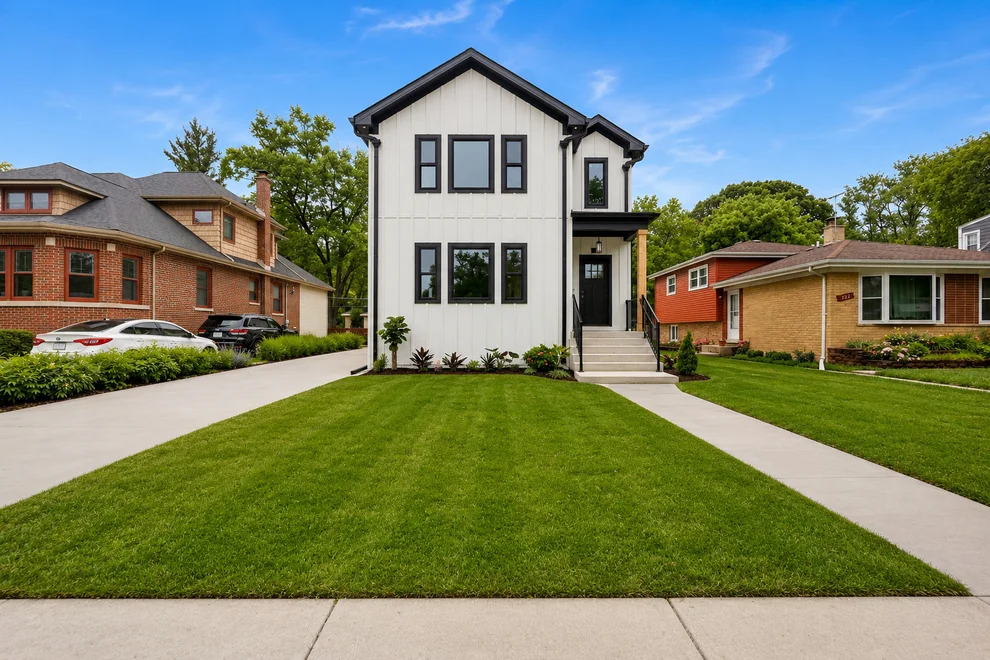 Unit for sale at 218 N Park Avenue, Lombard, IL 60148