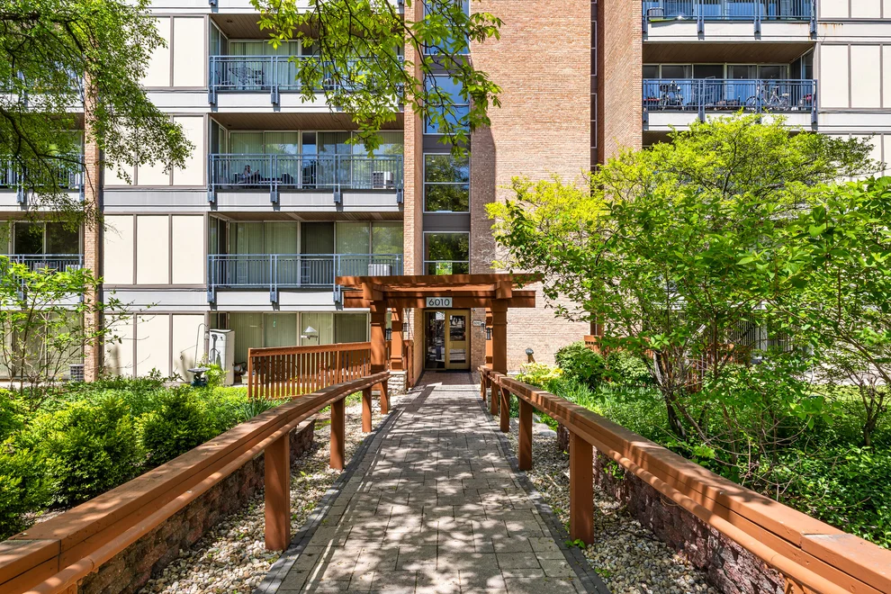 Unit for sale at 6010 Oakwood Drive, Lisle, IL 60532