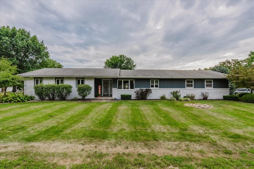 Unit for sale at 400 S MARY Street, Atlanta, IL 61723