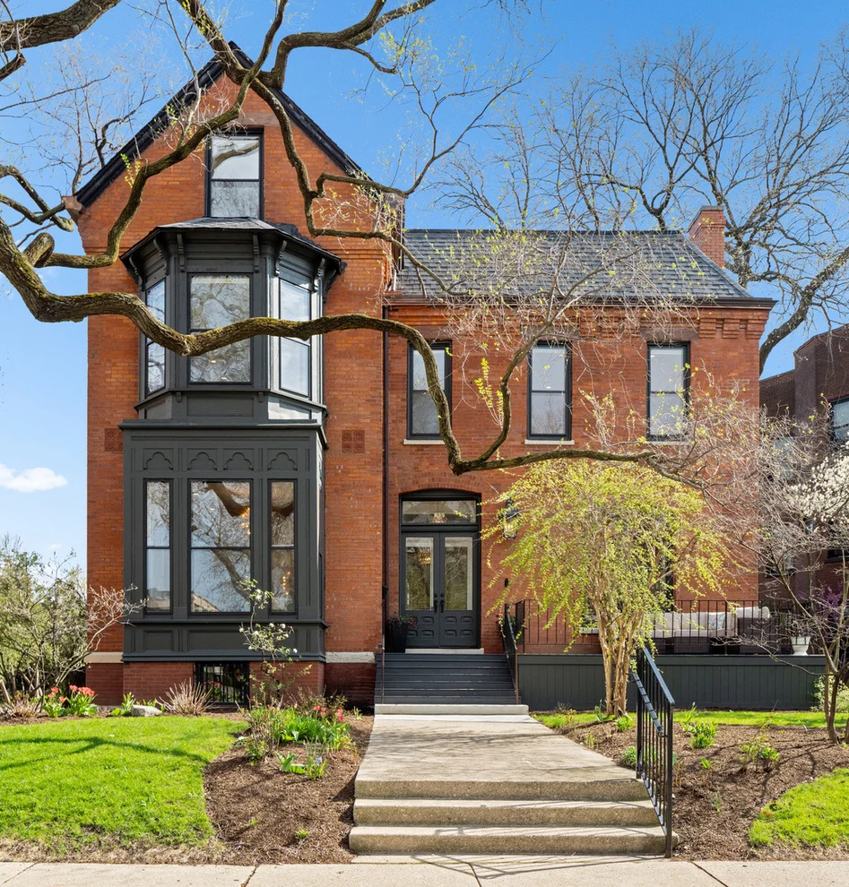 Unit for sale at 835 W Chalmers Place, Chicago, IL 60614