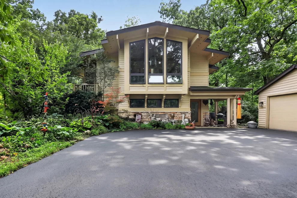Unit for sale at 3700 Douglas Road, Downers Grove, IL 60515