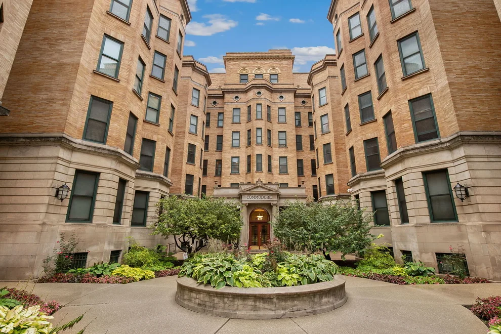 Unit for sale at 550 W Surf Street, Chicago, IL 60657