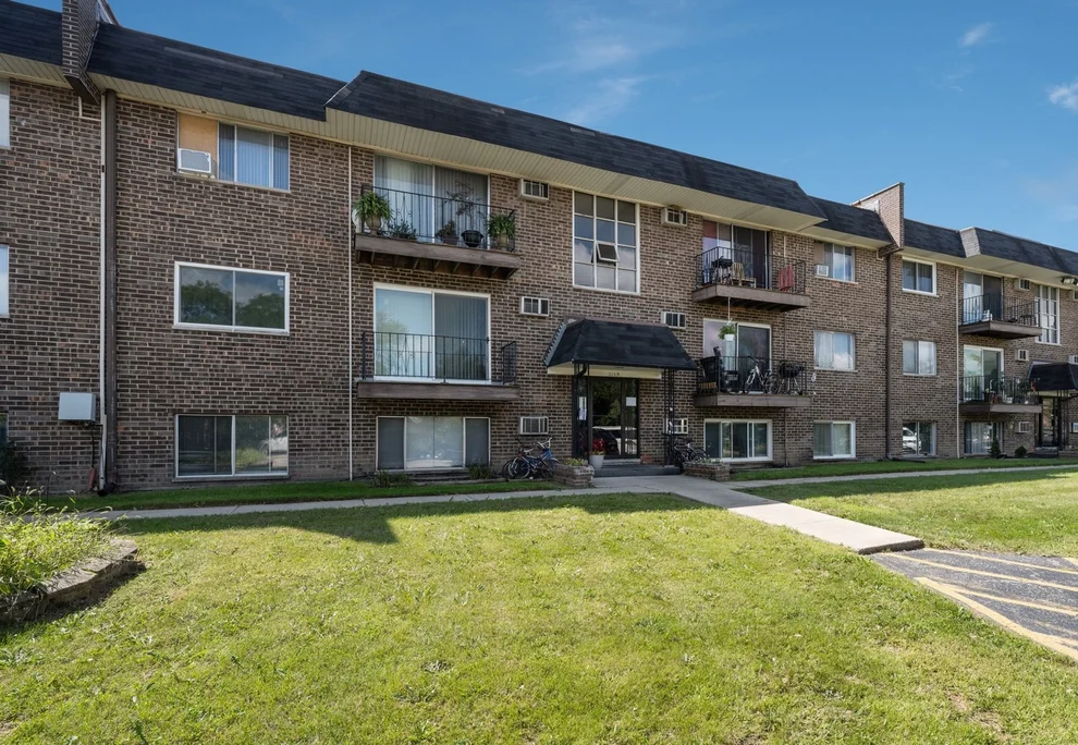 Unit for sale at 215 S Hale Street, Addison, IL 60101
