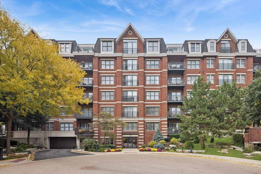 Unit for sale at 255 E Liberty Drive, Wheaton, IL 60187