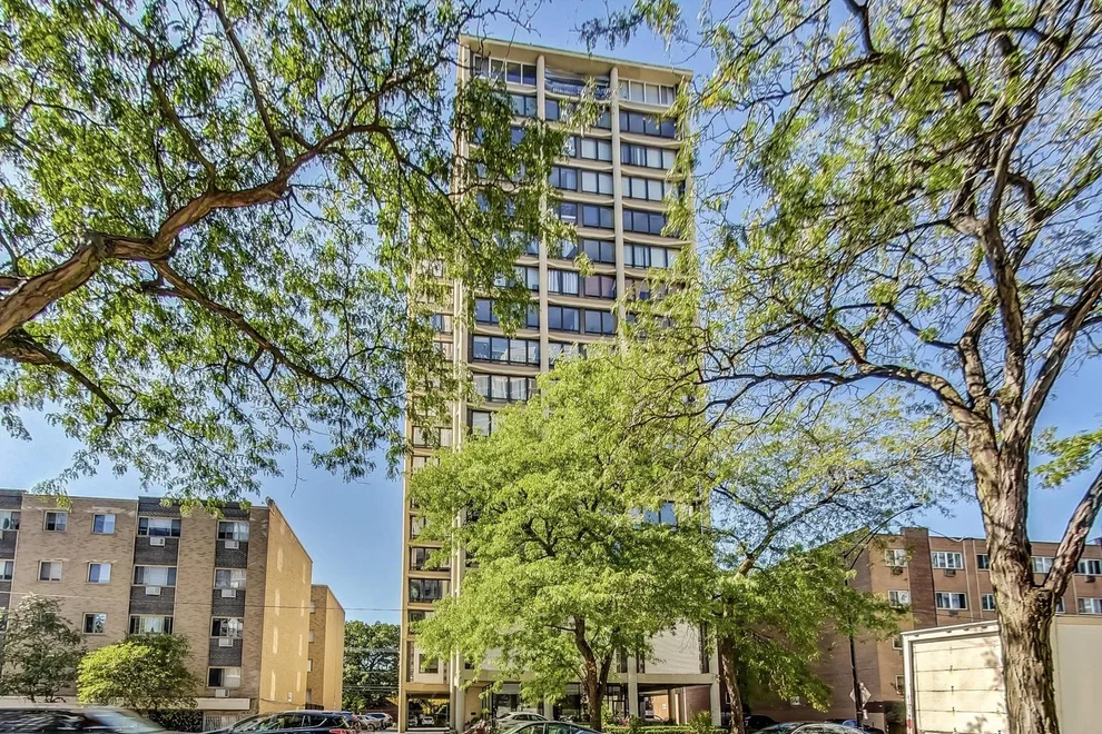 Unit for sale at 5740 N Sheridan Road, Chicago, IL 60660