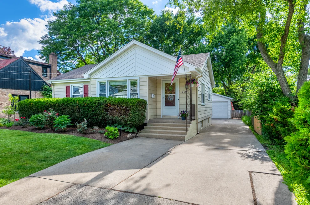 Unit for sale at 714 Chestnut Street, Deerfield, IL 60015