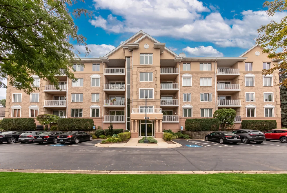 Unit for sale at 1761 Pavilion Way, Park Ridge, IL 60068