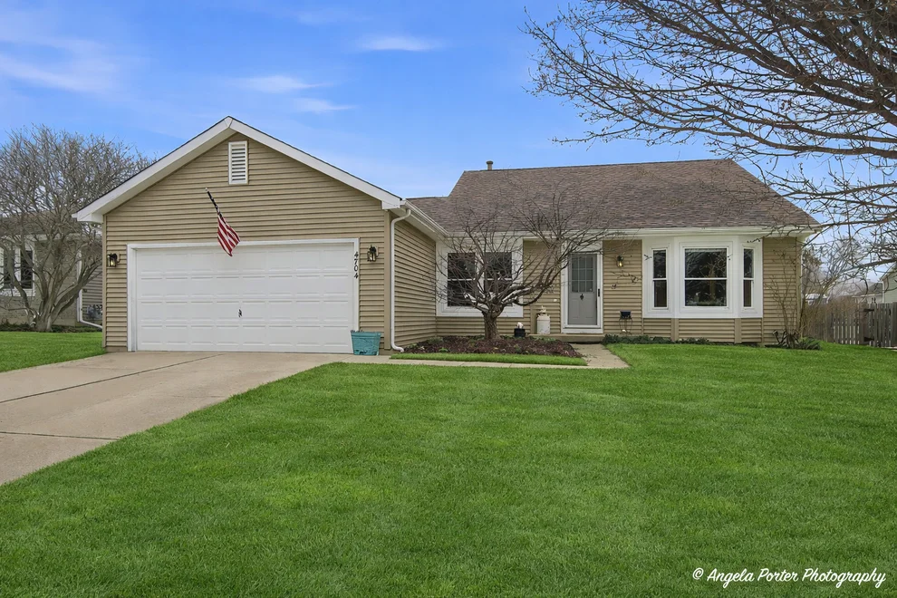 Unit for sale at 4704 Hartland Trail, McHenry, IL 60050