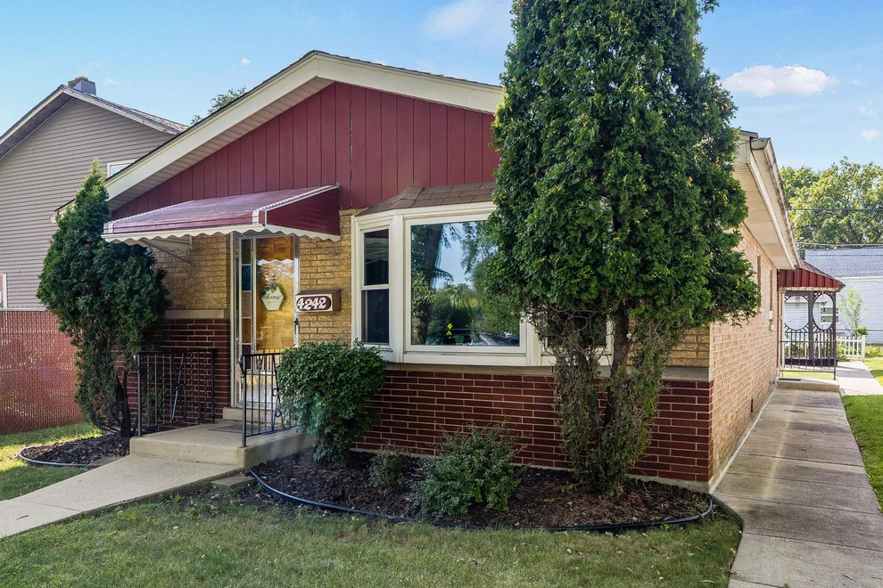 Unit for sale at 4242 Fishermans Terrace, Lyons, IL 60534