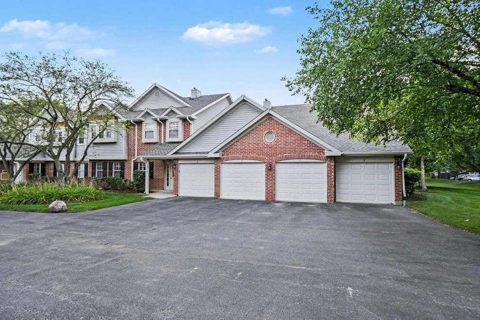 Unit for sale at 1316 E Evergreen Drive, Palatine, IL 60074
