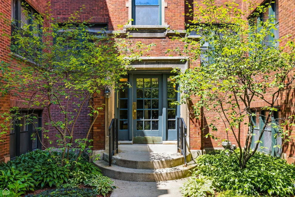 Unit for sale at 3126 W Carmen Avenue, Chicago, IL 60625