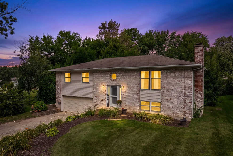 Unit for sale at 808 South Road, Lisle, IL 60532