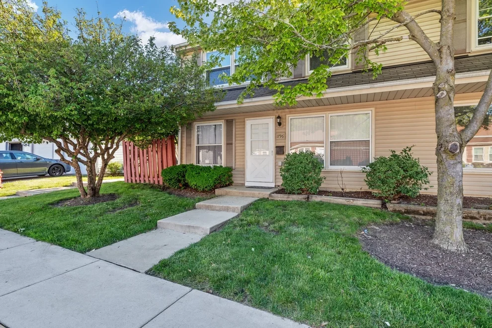 Unit for sale at 1796 Queensbury Circle, Hoffman Estates, IL 60169