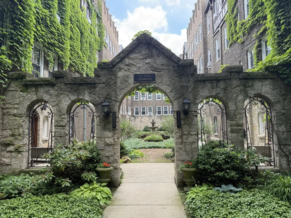 Unit for sale at 2329 W Farwell Avenue, Chicago, IL 60645