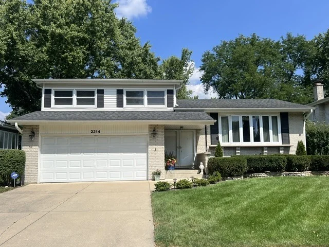 Unit for sale at 2314 E Lillian Lane, Arlington Heights, IL 60004