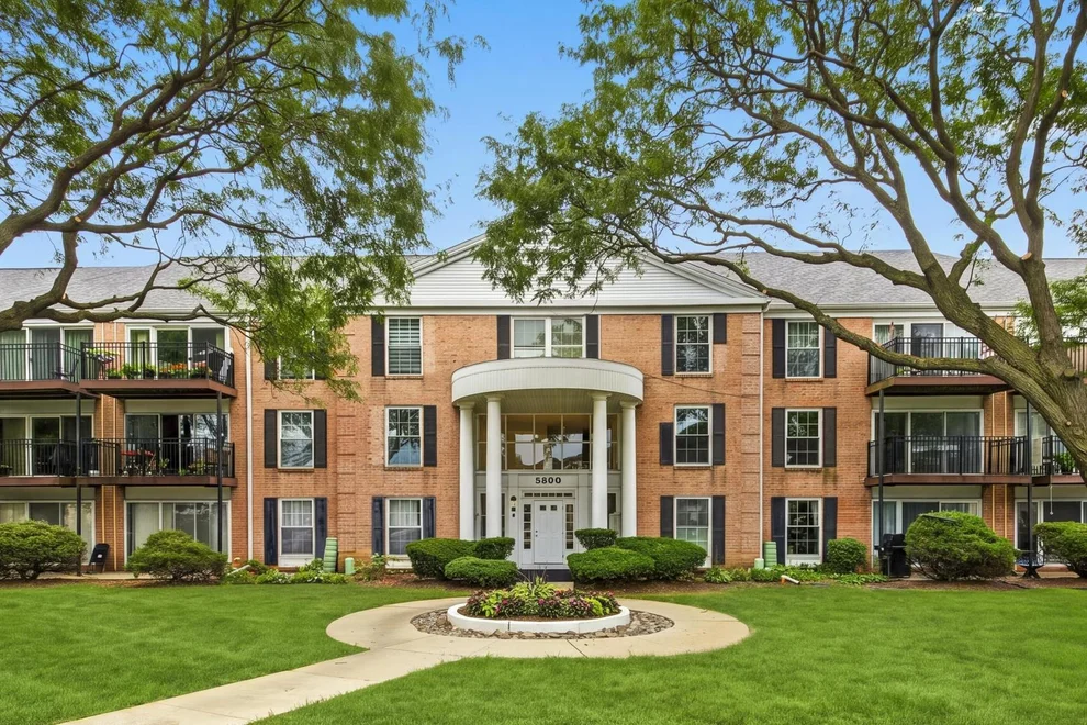 Unit for sale at 5300 Carriage Way Drive, Rolling Meadows, IL 60008