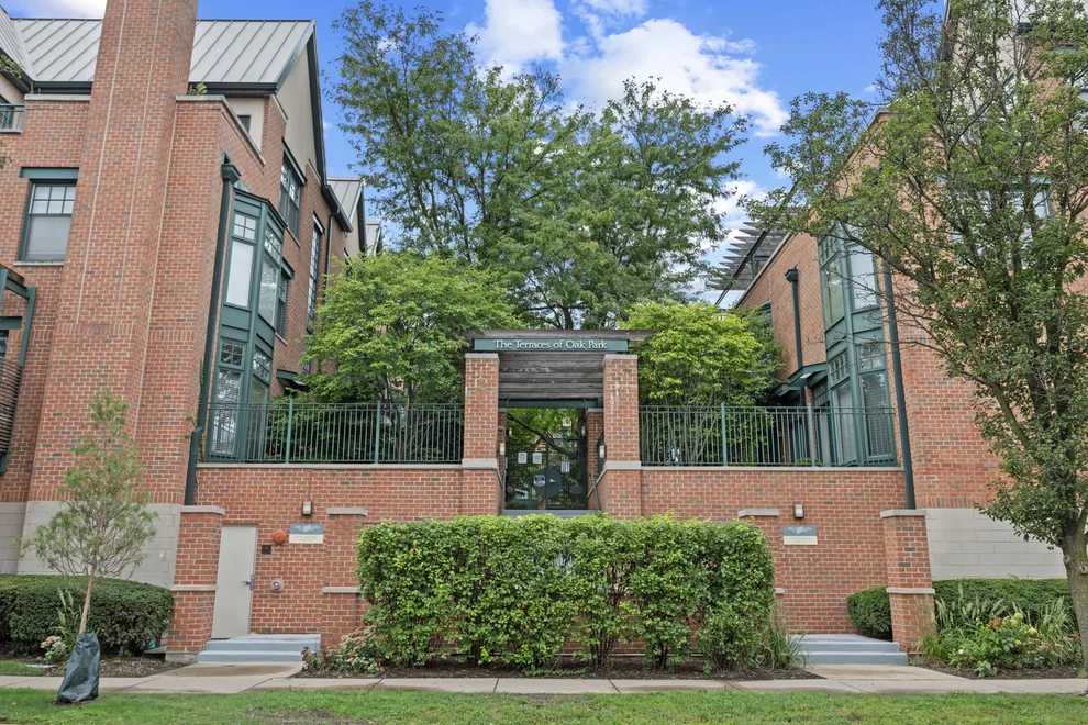 Unit for sale at 101 N Euclid Avenue, Oak Park, IL 60301