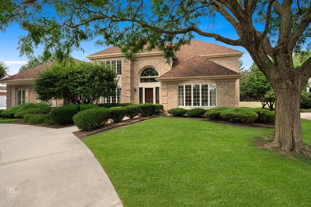Unit for sale at 6515 Manor Drive, Burr Ridge, IL 60527